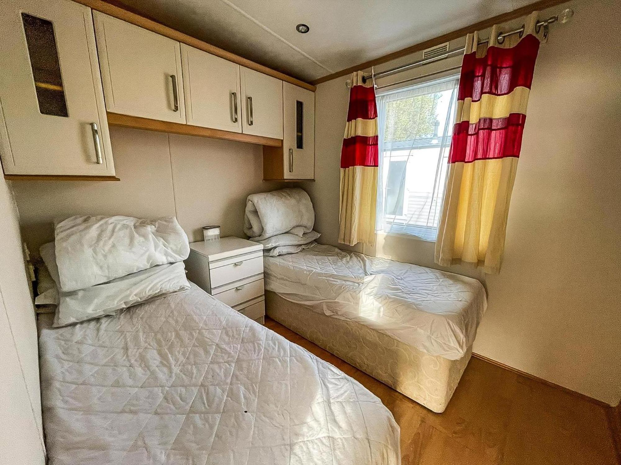 6 Berth Caravan For Hire At Seawick Holiday Park In Clacton-On-Sea Ref 27049Sw Exterior foto